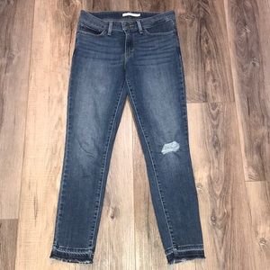 Levi’s high rise women’s 711 skinny jeans